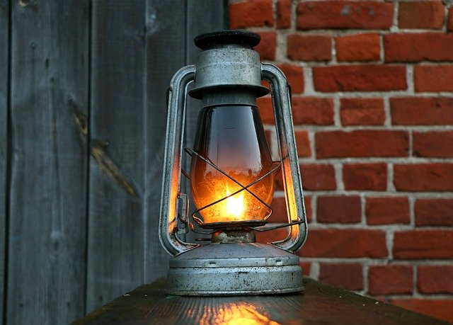lamp-camping-essential